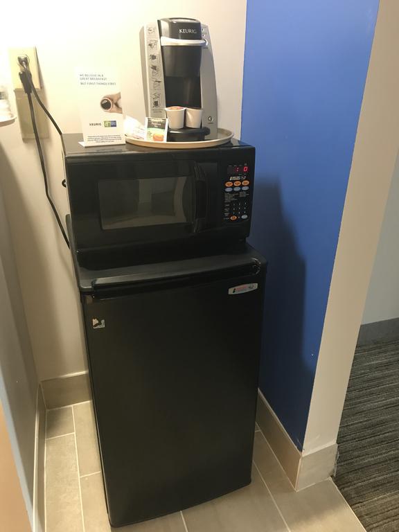 Holiday Inn Express Hotel & Suites Louisville East By Ihg Esterno foto