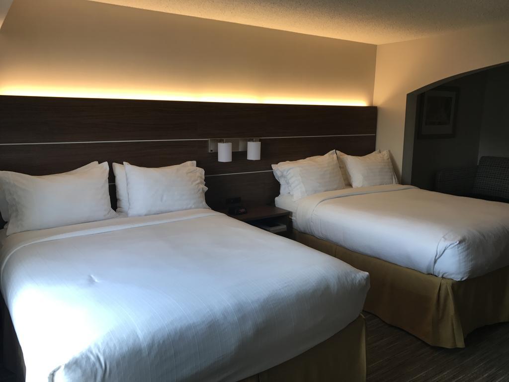 Holiday Inn Express Hotel & Suites Louisville East By Ihg Esterno foto